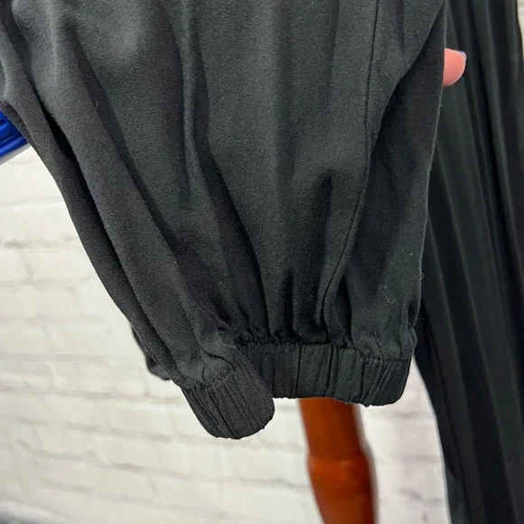 🖤|•LULUS•| Lightweight Black Jumpsuit Size XS-Small - Picture 9 of 15